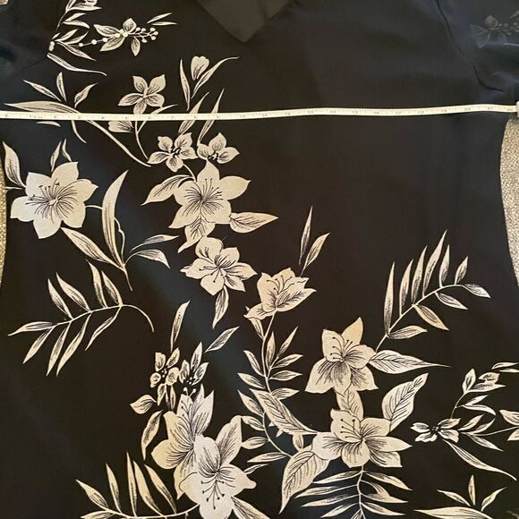 Beautiful Plus Size Tunic Blouse, Size 2X - Picture 10 of 10